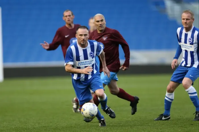 Framed Print : Brighton & Hove Albion: Play on the Pitch - April 29, 2015 (EVE) Framed Print : Brighton & Hove Albion: Play on the Pitch - April 29, 2015 (EVE)