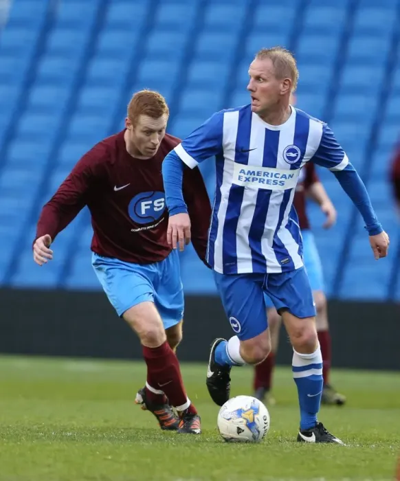 Framed Print : Brighton & Hove Albion: Play on the Pitch - April 29, 2015 (EVE) Framed Print : Brighton & Hove Albion: Play on the Pitch - April 29, 2015 (EVE)