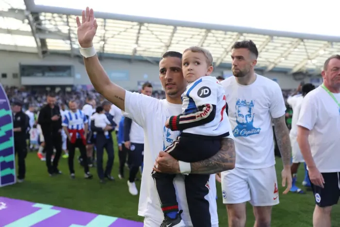 Framed Print : Brighton and Hove Albion: Premier League Survival Celebration - Players Lap of Appreciation (May 2019) Framed Print : Brighton and Hove Albion: Premier League Survival Celebration - Players Lap of Appreciation (May 2019)