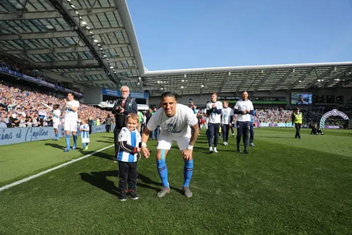 Framed Print : Brighton & Hove Albion: Premier League Survival Celebration - Players Lap of Appreciation (May 2019) Framed Print : Brighton & Hove Albion: Premier League Survival Celebration - Players Lap of Appreciation (May 2019)