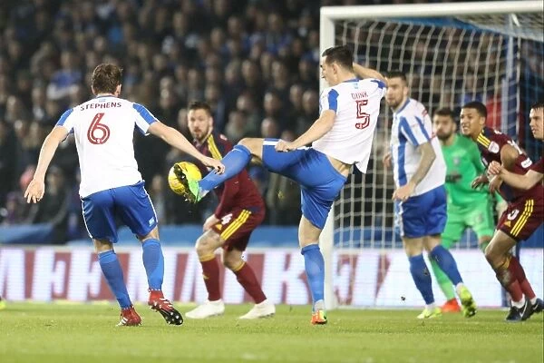 Brighton & Hove Albion vs Ipswich Town: Lewis Dunk's Defensive Battle in the EFL Sky Bet Championship (14 February 2017)