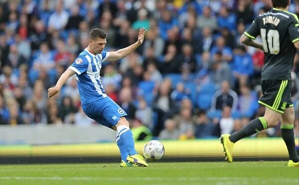Brighton & Hove Albion vs Middlesbrough: Danny Holla Shoots in Action