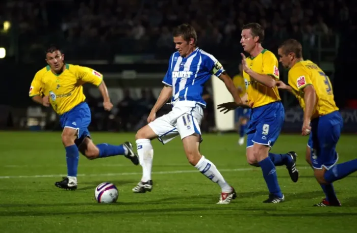 Framed Print : Brighton & Hove Albion vs Millwall: Dean Hammond in Action (September 7, 2007) Framed Print : Brighton & Hove Albion vs Millwall: Dean Hammond in Action (September 7, 2007)