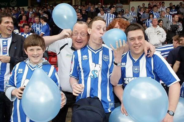 Brighton & Hove Albion: Walsall Celebrations - 2010-11 Away Game Highlights