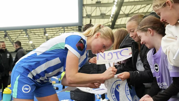 Framed Print : Brighton and Hove Albion Women v Leicester City Women Women's Super League 16NOV25 Framed Print : Brighton and Hove Albion Women v Leicester City Women Women's Super League 16NOV25