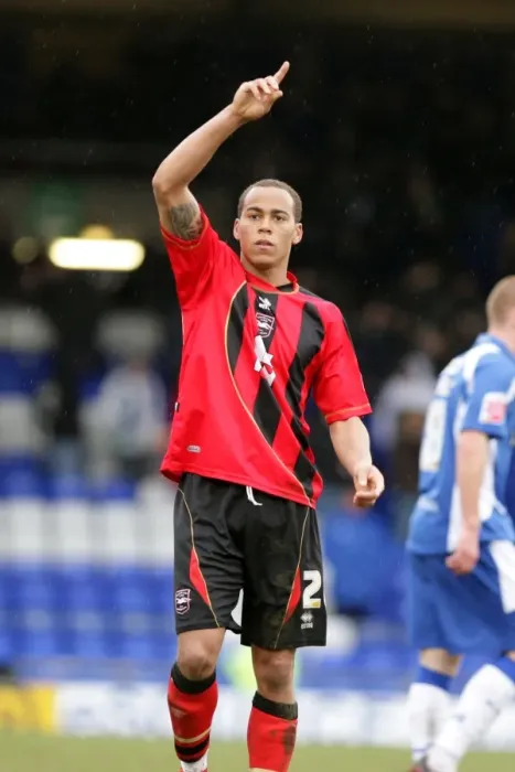 Framed Print : Brighton & Hove Albion's Midfield Maestro: Elliott Bennett Framed Print : Brighton & Hove Albion's Midfield Maestro: Elliott Bennett