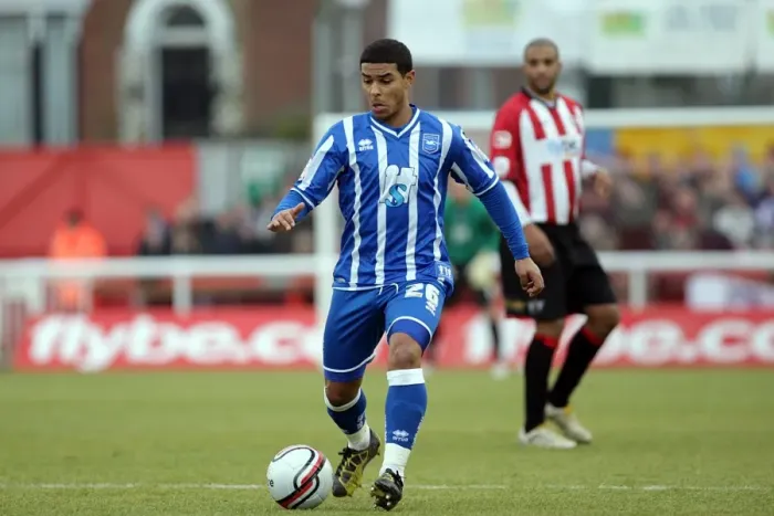 Framed Print : Brighton Midfielder Liam Bridcutt in Action Framed Print : Brighton Midfielder Liam Bridcutt in Action