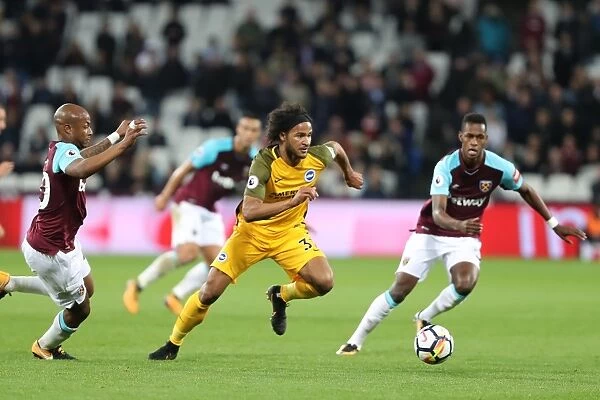 Brighton's Isaiah Brown Fights for Goal Against West Ham in Premier League Clash (20OCT17)