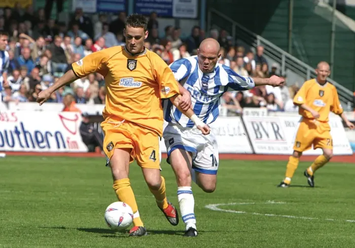 Framed Print : Charlie Oatway battles with Scott Oakes of Notts County 2003 / 04 Framed Print : Charlie Oatway battles with Scott Oakes of Notts County 2003 / 04