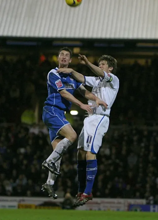 Framed Print : Dean Hammond challenges Oldhams Gary MacDonald in the air Framed Print : Dean Hammond challenges Oldhams Gary MacDonald in the air