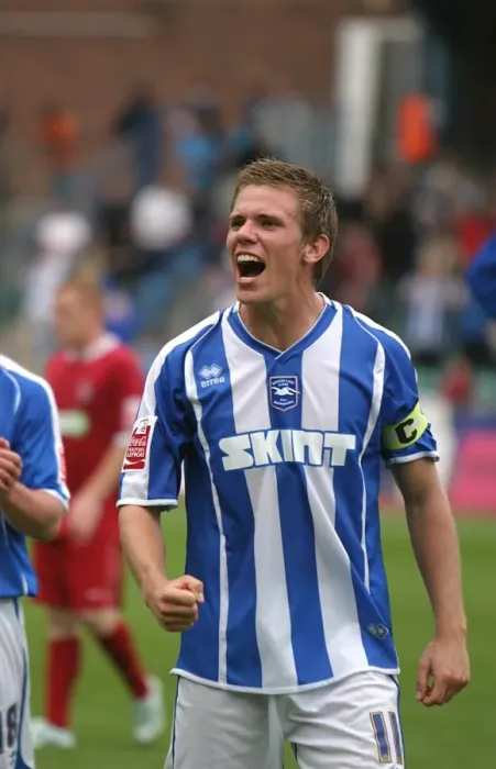 Framed Print : Dean Hammond vs. Southend United: A Moment of Determination in Brighton and Hove Albion's 2007 / 08 Season Framed Print : Dean Hammond vs. Southend United: A Moment of Determination in Brighton and Hove Albion's 2007 / 08 Season