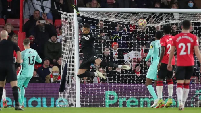 Framed Print : Decisive Moments: Southampton vs. Brighton & Hove Albion at St Mary's, 04DEC21