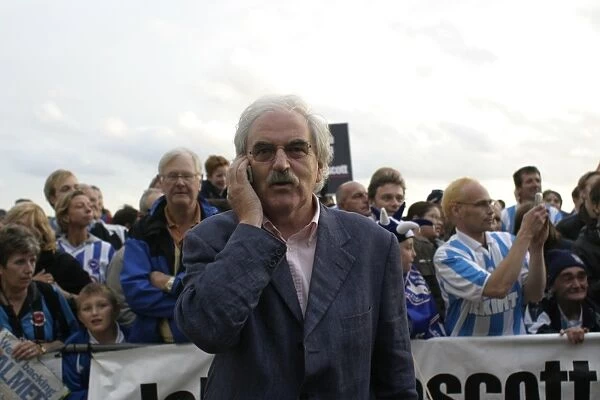 Des Lynam marches for Falmer on the Phone