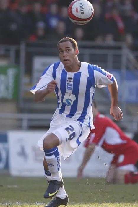 Framed Print : Elliott Bennett: Brighton and Hove Albion's Star Midfielder Framed Print : Elliott Bennett: Brighton and Hove Albion's Star Midfielder