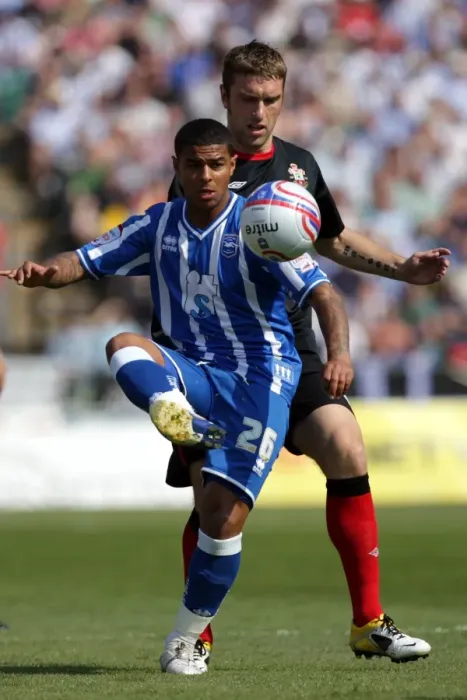 Framed Print : Focused and Determined: Liam Bridcutt of Brighton and Hove Albion FC Framed Print : Focused and Determined: Liam Bridcutt of Brighton and Hove Albion FC