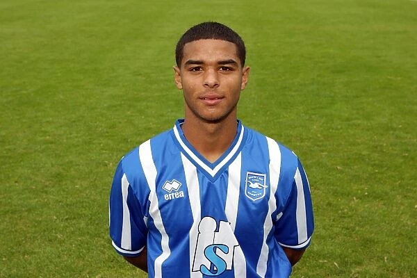Focused Midfielder Liam Bridcutt of Brighton & Hove Albion: Gearing Up for Action