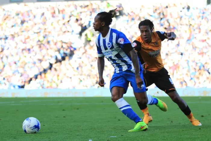 Framed Print : Gaetan Bong Outruns Abel Hernandez in Intense Championship Clash: Brighton & Hove Albion vs Hull City (12th September 2015)