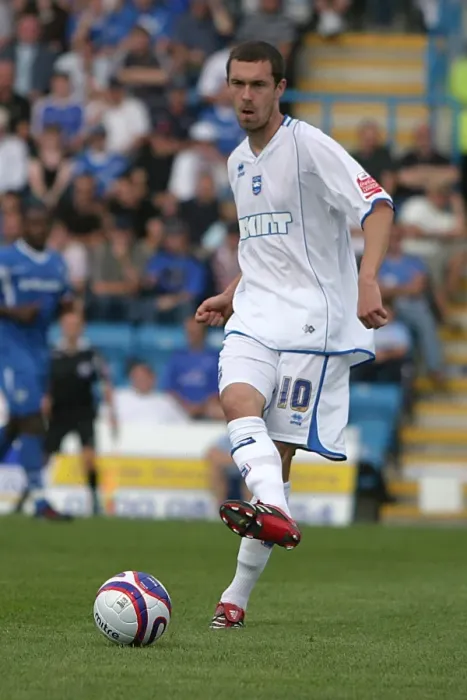 Framed Print : George O'Callaghan in Action: Brighton & Hove Albion vs. Gillingham, 2007 / 08