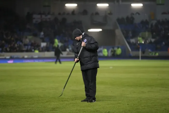 Framed Print : Groundsman at Work: Brighton and Hove Albion vs Ipswich Town, EFL Sky Bet Championship 2017 Framed Print : Groundsman at Work: Brighton and Hove Albion vs Ipswich Town, EFL Sky Bet Championship 2017