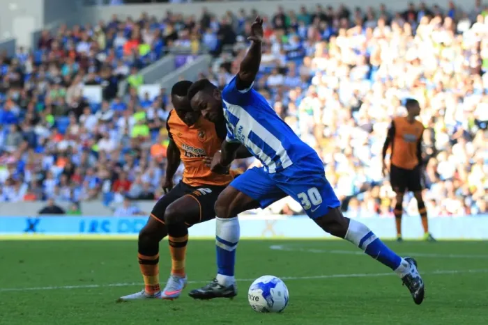 Framed Print : Intense Battle for Possession: LuaLua vs. Odubajo in Brighton & Hove Albion vs. Hull City (Sky Bet Championship, 12th September 2015)