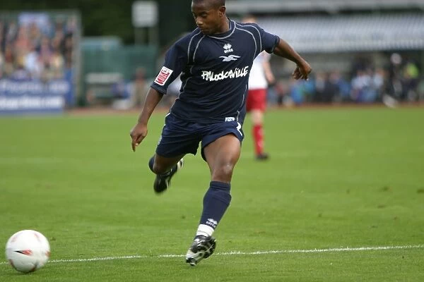 Leon Knight in Action: Shooting for Brighton & Hove Albion Against Sheffield United (2004 / 05)
