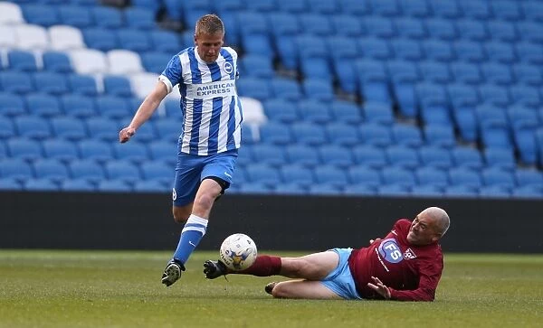 Play on the Pitch: Brighton & Hove Albion's Exciting Match at American Express Community Stadium (29 April 2015)