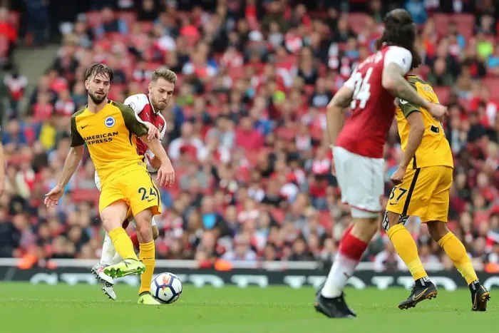 Framed Print : Propper in Action: Arsenal vs. Brighton and Hove Albion, Premier League (1st October 2017) Framed Print : Propper in Action: Arsenal vs. Brighton and Hove Albion, Premier League (1st October 2017)