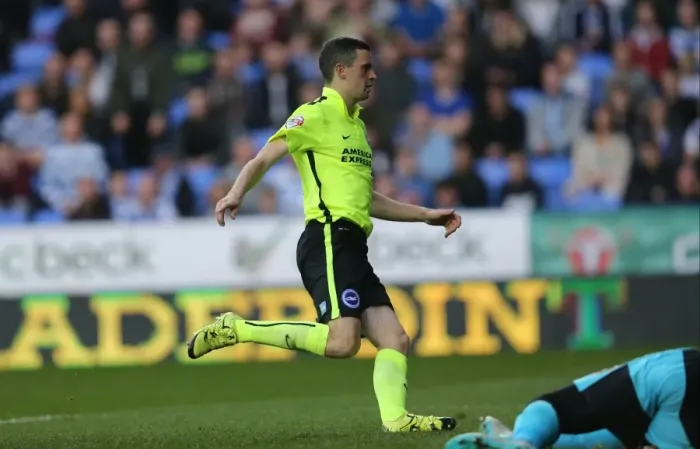 Framed Print : Sky Bet Championship Showdown: Reading vs. Brighton and Hove Albion at Madejski Stadium (31 October 2015) Framed Print : Sky Bet Championship Showdown: Reading vs. Brighton and Hove Albion at Madejski Stadium (31 October 2015)