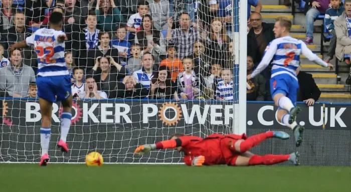 Framed Print : Sky Bet Championship Showdown: Reading vs. Brighton and Hove Albion at Madejski Stadium (31 October 2015) Framed Print : Sky Bet Championship Showdown: Reading vs. Brighton and Hove Albion at Madejski Stadium (31 October 2015)