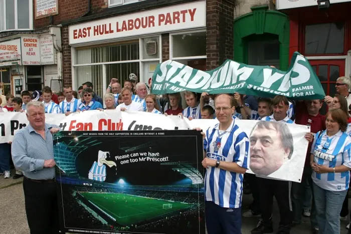 Framed Print : Tim Carder delivers giant postcard to East Hull labour party Framed Print : Tim Carder delivers giant postcard to East Hull labour party