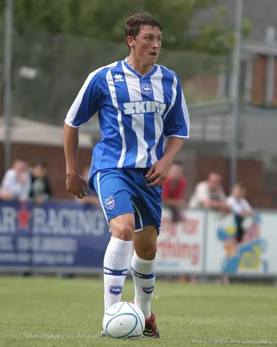 Framed Print : Tommy Elphick at Worthing: A Young Seagull Soaring High in 2007 / 08 Framed Print : Tommy Elphick at Worthing: A Young Seagull Soaring High in 2007 / 08