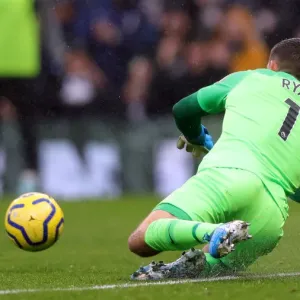 Battle in the Premier League: Tottenham Hotspur vs. Brighton and Hove Albion (26DEC19) Battle in the Premier League: Tottenham Hotspur vs. Brighton and Hove Albion (26DEC19)