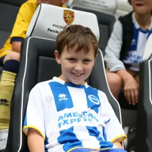Behind-the-Scenes: Albion Fans Gather for Young Seagulls Open Training Session (31st July 2015)