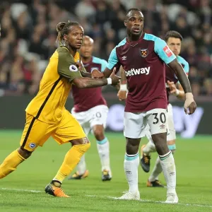 Bong vs. Antonio: Intense Clash Between West Ham and Brighton in Premier League (20OCT17) Bong vs. Antonio: Intense Clash Between West Ham and Brighton in Premier League (20OCT17)