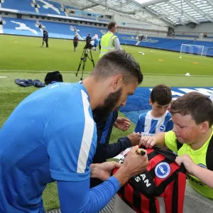 Brighton & Hove Albion FC: Young Seagulls Open Training Session - Players Sign Autographs (31st July 2015)