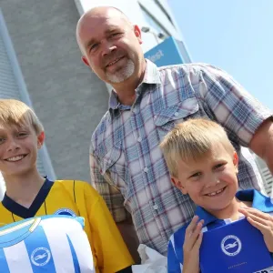 Brighton & Hove Albion FC: Fan Interaction - September 2013 Club Shop Signing Event: Crowd Shots