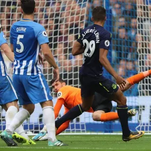 Brighton & Hove Albion's Mathew Ryan in Action: Premier League Clash vs. Everton (15OCT17) Brighton & Hove Albion's Mathew Ryan in Action: Premier League Clash vs. Everton (15OCT17)