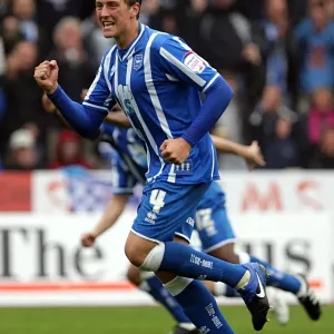 Brighton and Hove Albion's Unyielding Defender: Tommy Elphick Brighton and Hove Albion's Unyielding Defender: Tommy Elphick