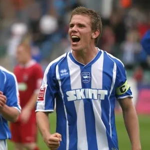 Dean Hammond vs. Southend United: A Moment of Determination in Brighton and Hove Albion's 2007/08 Season