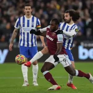 Decisive Moment: A Tight Battle - West Ham United vs. Brighton and Hove Albion, Premier League, 1st December 2021 Decisive Moment: A Tight Battle - West Ham United vs. Brighton and Hove Albion, Premier League, 1st December 2021