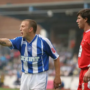 Gary Hart versus Leyton Orient