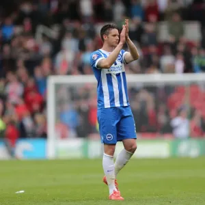 Greg Halford's Heartfelt Appreciation: A Moment of Unity between Middlesbrough and Brighton Fans (May 2015)