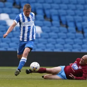 Play on the Pitch: Brighton & Hove Albion's Exciting Match at American Express Community Stadium (29 April 2015)