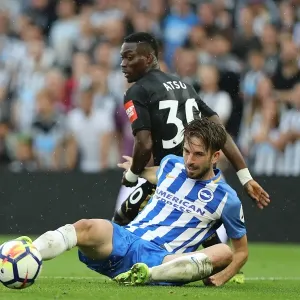 Propper vs. Atsu: Intense Midfield Battle in Brighton and Hove Albion vs. Newcastle United (Premier League, 24SEP17) Propper vs. Atsu: Intense Midfield Battle in Brighton and Hove Albion vs. Newcastle United (Premier League, 24SEP17)