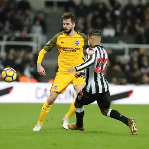Propper vs Yedlin: Intense Midfield Battle in Newcastle United vs Brighton and Hove Albion (30DEC17)