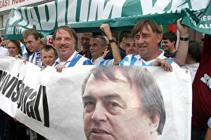 Images Dated 10th November 2006: Albion fans with giant banner outside East Hull labour party office