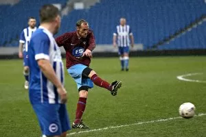 Images Dated 29th April 2015: Brighton & Hove Albion: Playing on the Pitch (April 29, 2015)