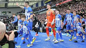 Leads Out Brighton And Hove Albion Team Prints: Brighton and Hove Albion v Arsenal Premier League 06APR24