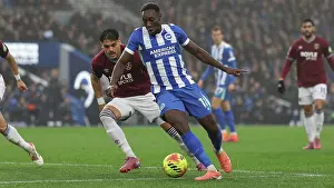 Weaves His Way Through Prints: Brighton and Hove Albion v West Ham United
Premier League
07DEC25