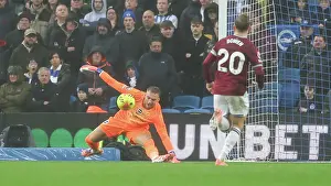 Is Called Into Action Prints: Brighton and Hove Albion v West Ham United
Premier League
07DEC25